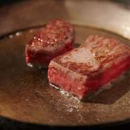 脂の質がいいとメスの処女牛のみ厳選し、生産者指定で仕入れています。この店では余計な味付けは不要です。