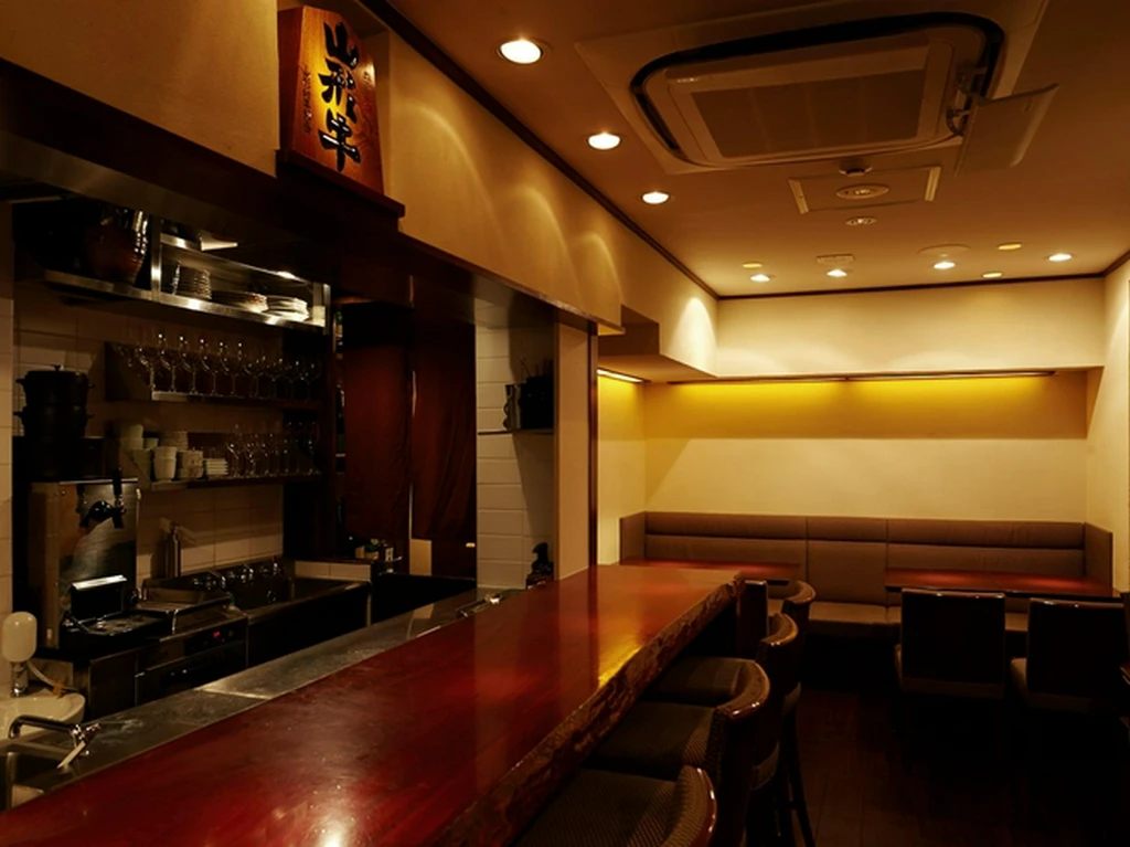 シンプルな店内で山形牛の美味に没頭