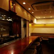 テーブル席が3つとカウンターのみという、高級店にしてはシンプル構成。連日の盛況はやはり山形牛の実力！