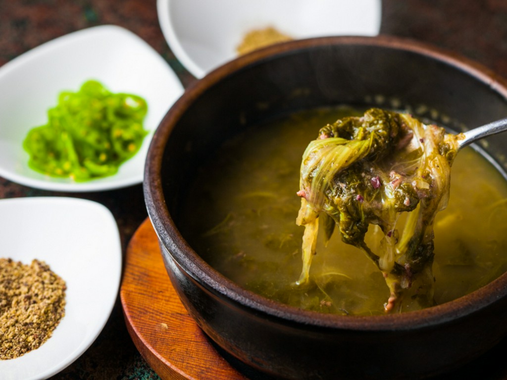 韓国版のどじょう汁は、夏バテ防止に最適な夏季限定メニュー