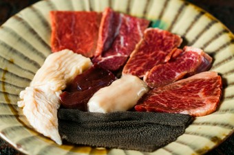 あれこれ食べたい人におすすめ！『牛一頭（10品付）　一枚切り』