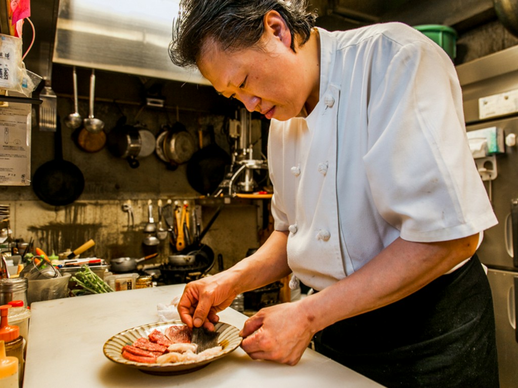 肉のカットや、盛り付けも最新の心配りで