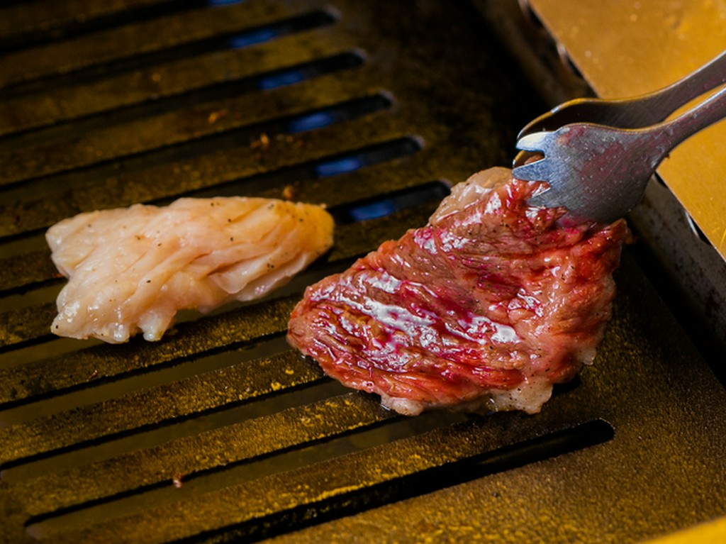 最もおいしく火が入るよう考えぬかれた熱源