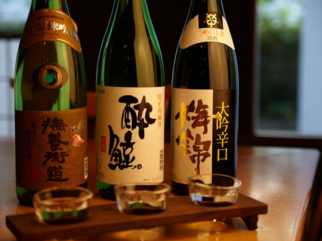 個性豊かな日本酒を揃え、さらにそれらを温度違いで味わえます