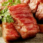 接待のコースは8,400円からの季節の本格会席をご用意させていただきます。
米沢牛・タラバ蟹の会席と河豚の王様『とら河豚』の会席をお選びください。