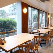 会社での飲み会や友人同士との宴会まで、
幅広いシーンに利用頂けます。
こだわりの旬の食材で、美味しい新年会を。