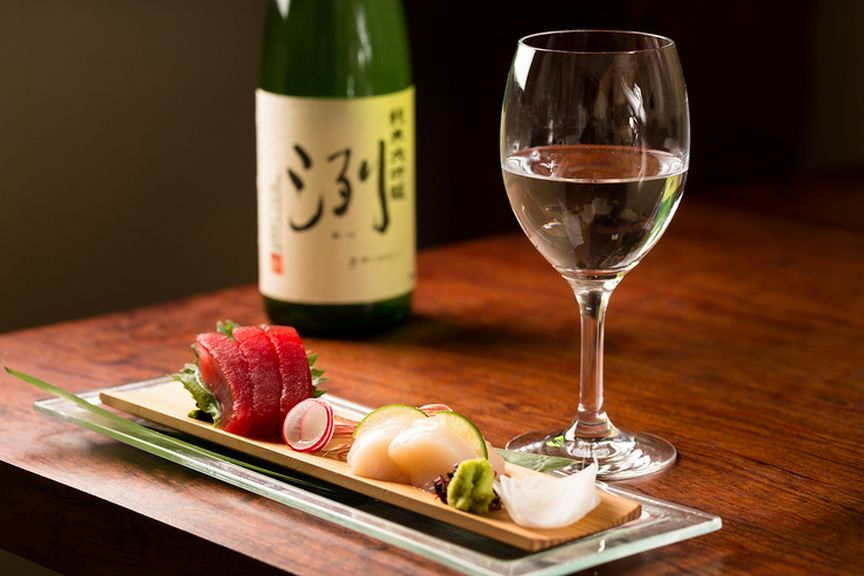 繊細な味付けの料理とこだわりの日本酒は会席にもおすすめ。
