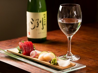 繊細な味付けの料理とこだわりの日本酒は会席にもおすすめ。