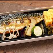 二八玄米と有明海苔 九州甘口醤油
さばの塩焼き
野菜の素揚げ五種 麦味噌ソース
玉子焼き
高菜漬け