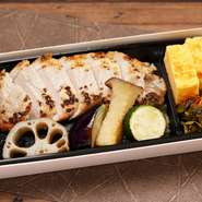 二八玄米と有明海苔 九州甘口醤油
桜山豚ロースの塩焼き
野菜の素揚げ五種 麦味噌ソース
玉子焼き
高菜漬け