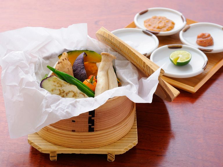 大人はお酒とつまみ、お子様は安心・安全な料理でお腹を満たす
