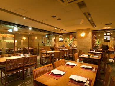 和の雰囲気+開放感のある店内