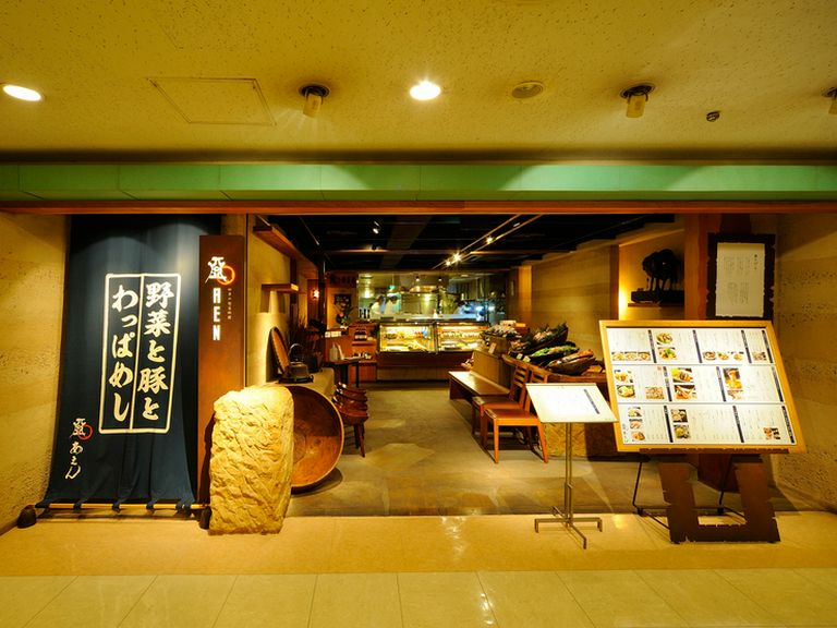 新宿駅から徒歩5分。「新宿伊勢丹会館店」4階。