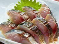 サバの脂と香ばしい香りがたまらない。
