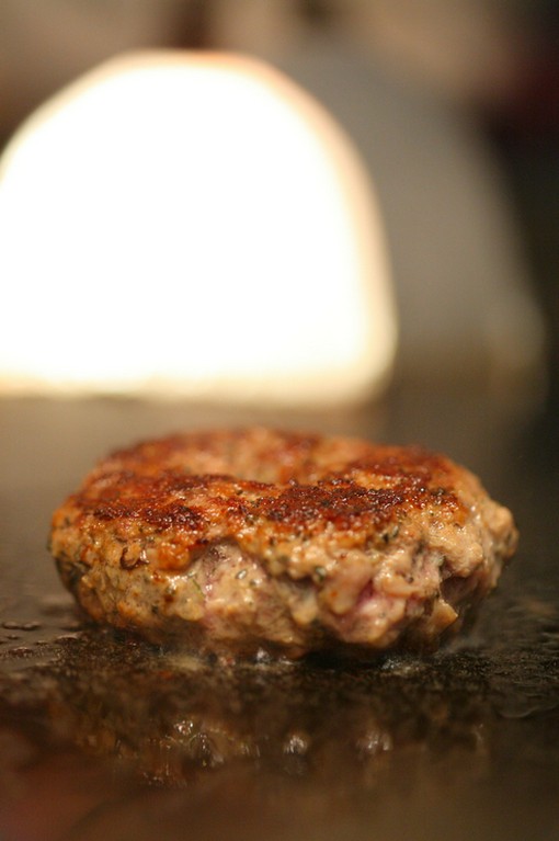 鉄板で１つ１つ焼き上げます