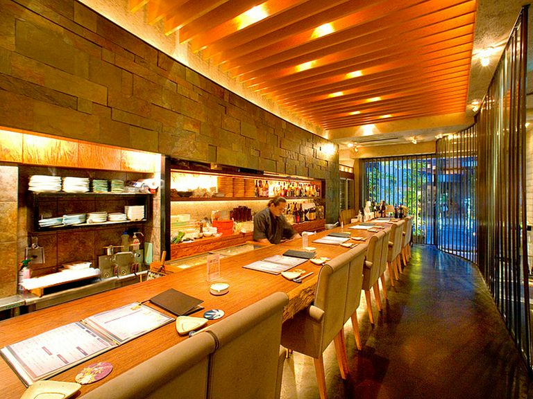 ≪しっとり和モダンな店内≫“祇園”で特別なディナーをご堪能