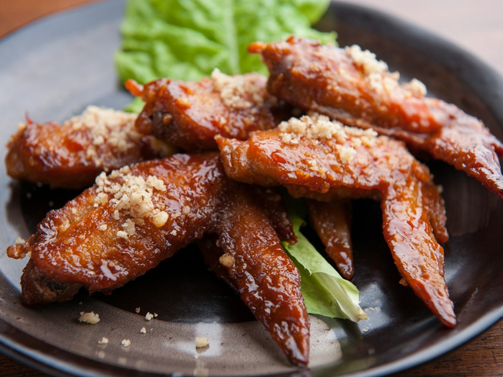 店主特製の甘辛ダレが鶏肉の美味しさを引き立てます