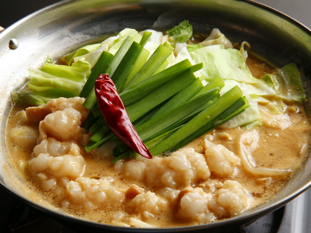 もつの旨味がいっぱい詰まった旨いもつ鍋！（醤油 or 味噌）