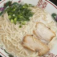 正統派の長浜の味を味わう『ラーメン』