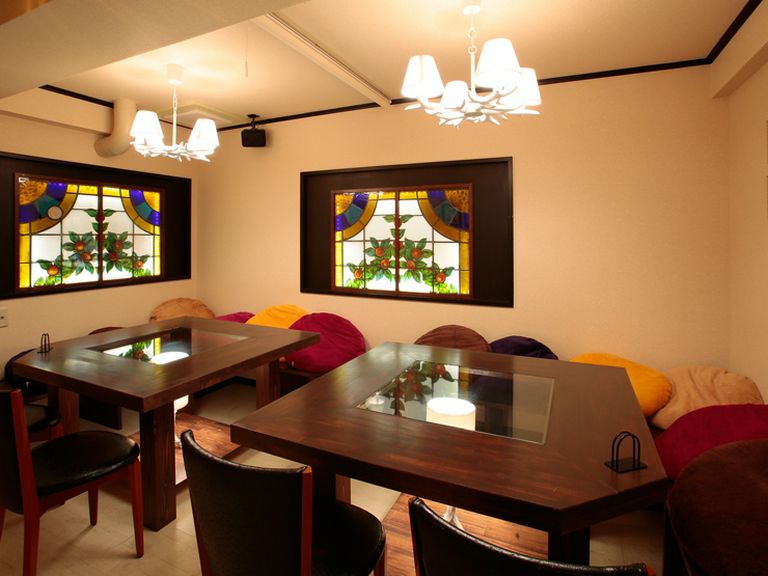 落ち着いた雰囲気の個室が2つ