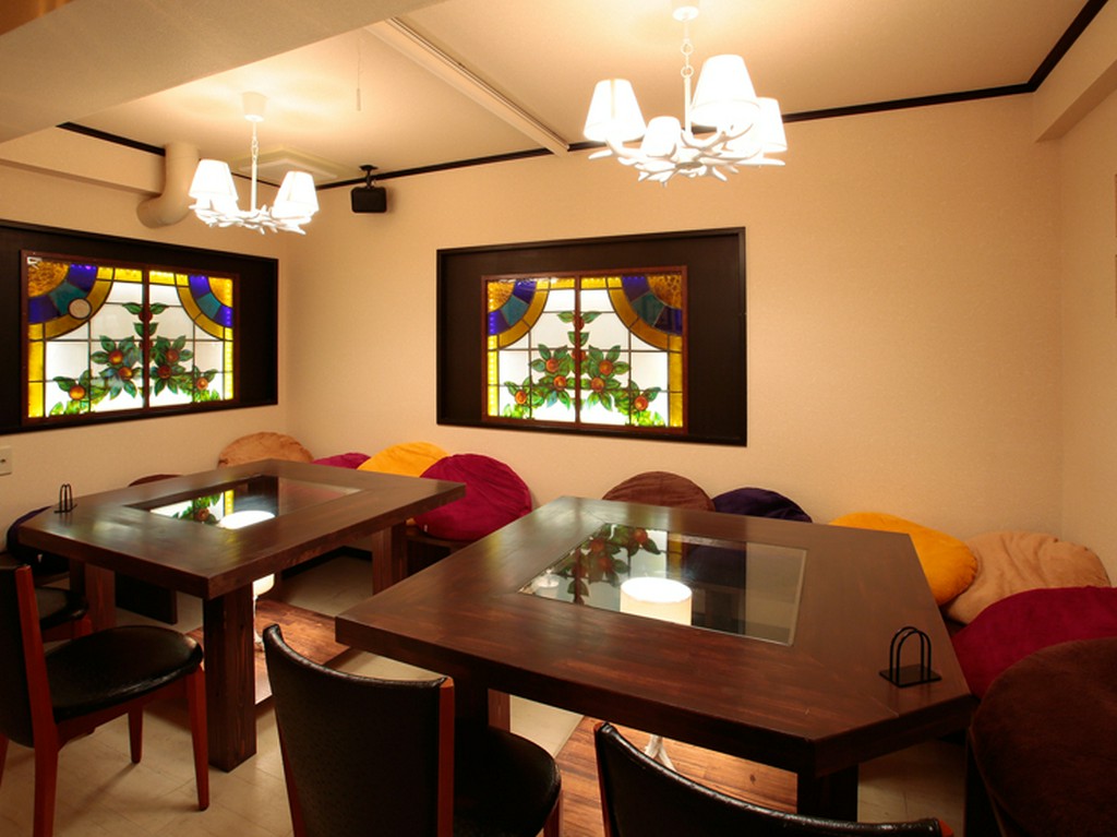 落ち着いた雰囲気の個室が2つ