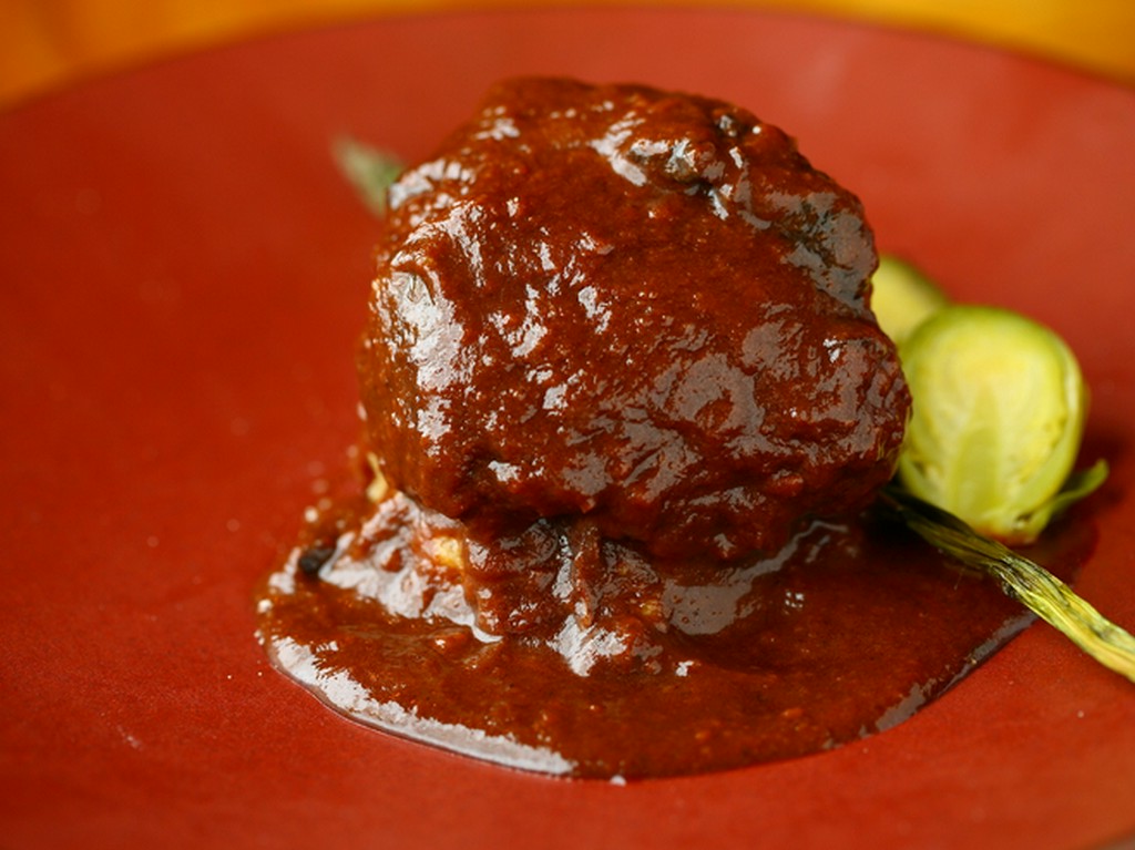 上質な国産牛を選び、手間と時間をかけてさらにランクアップ『3日仕込み！　牛ホホ肉の赤ワイン煮』