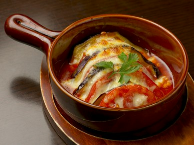 夏の夕方美味しいお酒と食事を求めて立ち寄りたくなるお店