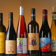 秀逸のワインを数多く紹介してくれる「ワインのインポーターさん」は、中牧氏の大切な存在です。良質のワインの情報を常に提供してもらえて、お店自慢のワインを取り揃えるための大きな力になってくれます。