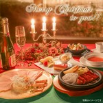12/23よりX'mas dessertが登場!!　サクサク苺のフィアンティーヌと、生の苺と苺のムースにミルキーな餡を挟み込みました♪スウィーティーなお菓子がクリスマスディナーを一層想い出深くしてくれる事でしょう♬
