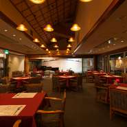 気の合う仲間、大切な方々と会食を楽しむ場として、三田屋のランチ・ディナーはいかがですか。料理だけでなく店内や周辺のロケーションも他にはないものです。
