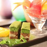 9/14~16のフルコースのデザートとして限定「抹茶ときなこのティラミス」をご提供♬コクのあるマスカルポーネの味わいの中に濃厚な抹茶ティラミスときなこティラミスをジョコンドショコラで重ね合わせました。