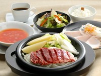 三田屋ならではの目利き国産牛ステーキ。お昼限定のメニュー。【コース内容】ハムのオードブル/サラダ/スープ/ステーキ/ごはん/コーヒーまたはジェラート