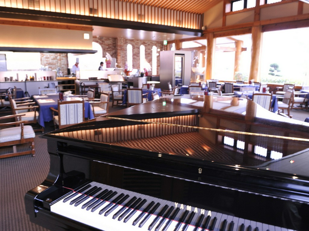 ピアノの生演奏が聴けるお店