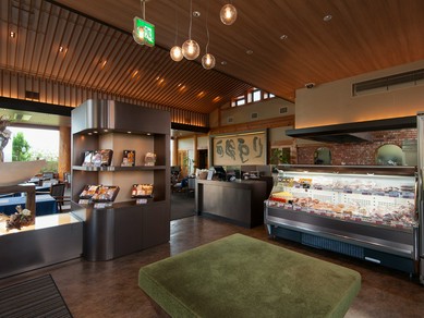 大人が落ち着いて利用できるお店です。