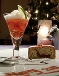 フルコースデザートに限定で聖なるクリスマスディナーをご演出。アールグレイの焼き菓子にコンフィチュールをサンド、アイシングした『テ･フランボワーズ』とジュレにライムの香りたつエス
プーマ仕立てのムース!!