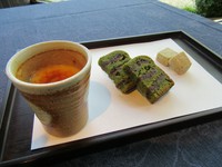 9/16（土)～9/18（祝）敬老の日までﾌﾙｺｰｽのﾃﾞｻﾞｰﾄに数量限定で登場します。3茶…ほうじ茶･抹茶･紅茶それぞれの風味と味わいが心と身体を癒します。ありがとう！感謝の気持ちを添えてお届けいたします