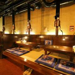 ゆったりとくつろげる落ち着きのある店内