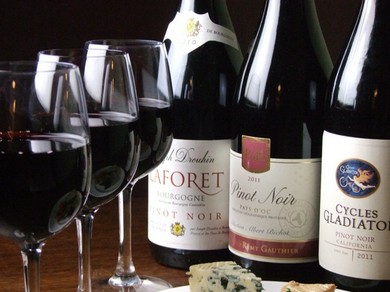 スタッフが厳選したグラスワインは各種ご用意しております！