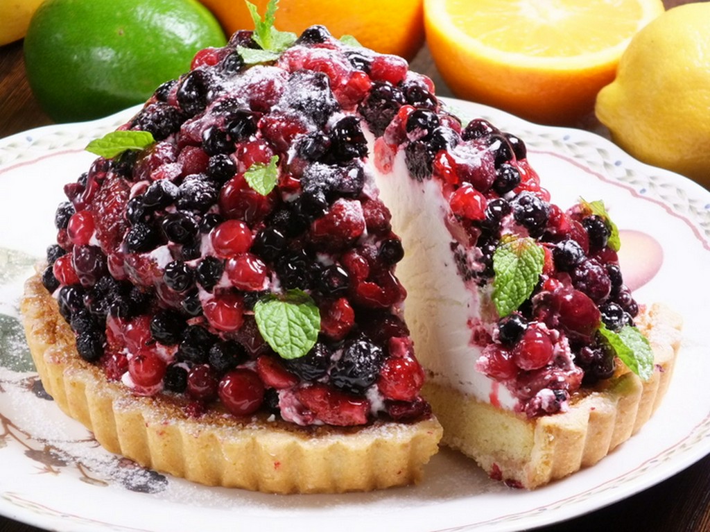 ホールケーキ《ミックスベリーのタルト》