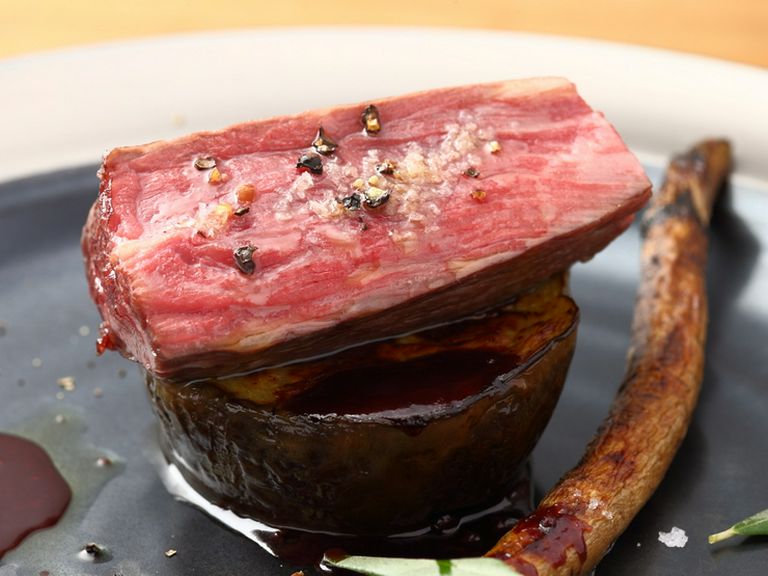 牛肉の旨味が凝縮した『黒田庄和牛のローストわさびのソース』