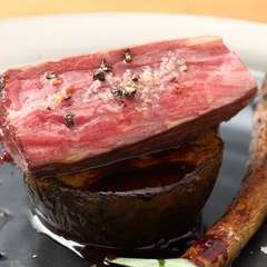 牛肉の旨味が凝縮した『黒田庄和牛のローストわさびのソース』