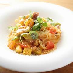 旬の野菜をふんだんに使用しつくりあげる『日替わりパスタ』