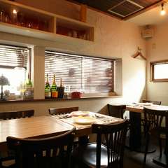 訪れた人を落ち着いた心地よい雰囲気で包み込みます。