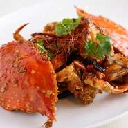 仕上げに卵黄を使っているのでマイルドな仕上がりに。ソースをパンにつけても美味しいと評判です。