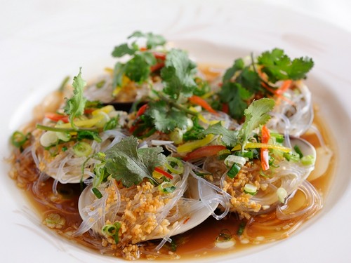 『活ハマグリのガーリック蒸し』