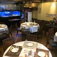 香港の高級料理店をイメージした落着た雰囲気。貸切は15名様から24名様迄対応させて頂きます。 