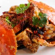 蟹の旨みをうまく利用した『活蟹のシンガポール風チリ炒め』