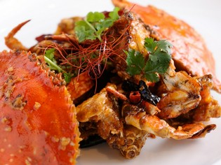 蟹の旨みをうまく利用した『活蟹のシンガポール風チリ炒め』