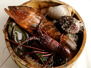 全国各地から美味しい食材を取り寄せて本格香港コックが調理