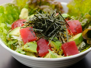 幅広いジャンルの料理を提供することにこだわっています